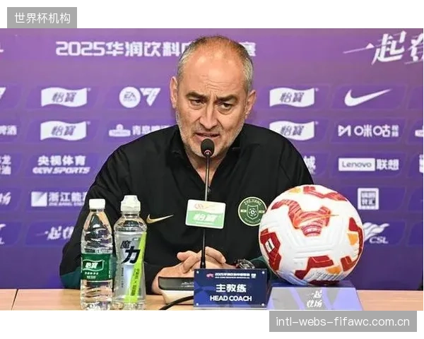 密集的俱乐部赛程带来伤病隐患，国家队医疗团队需做好球员身体状况监控。